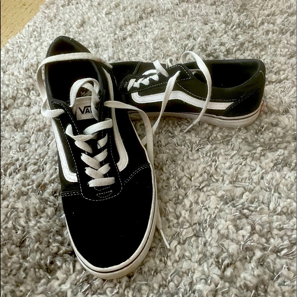 Youth size 6, black old skool vans great condition